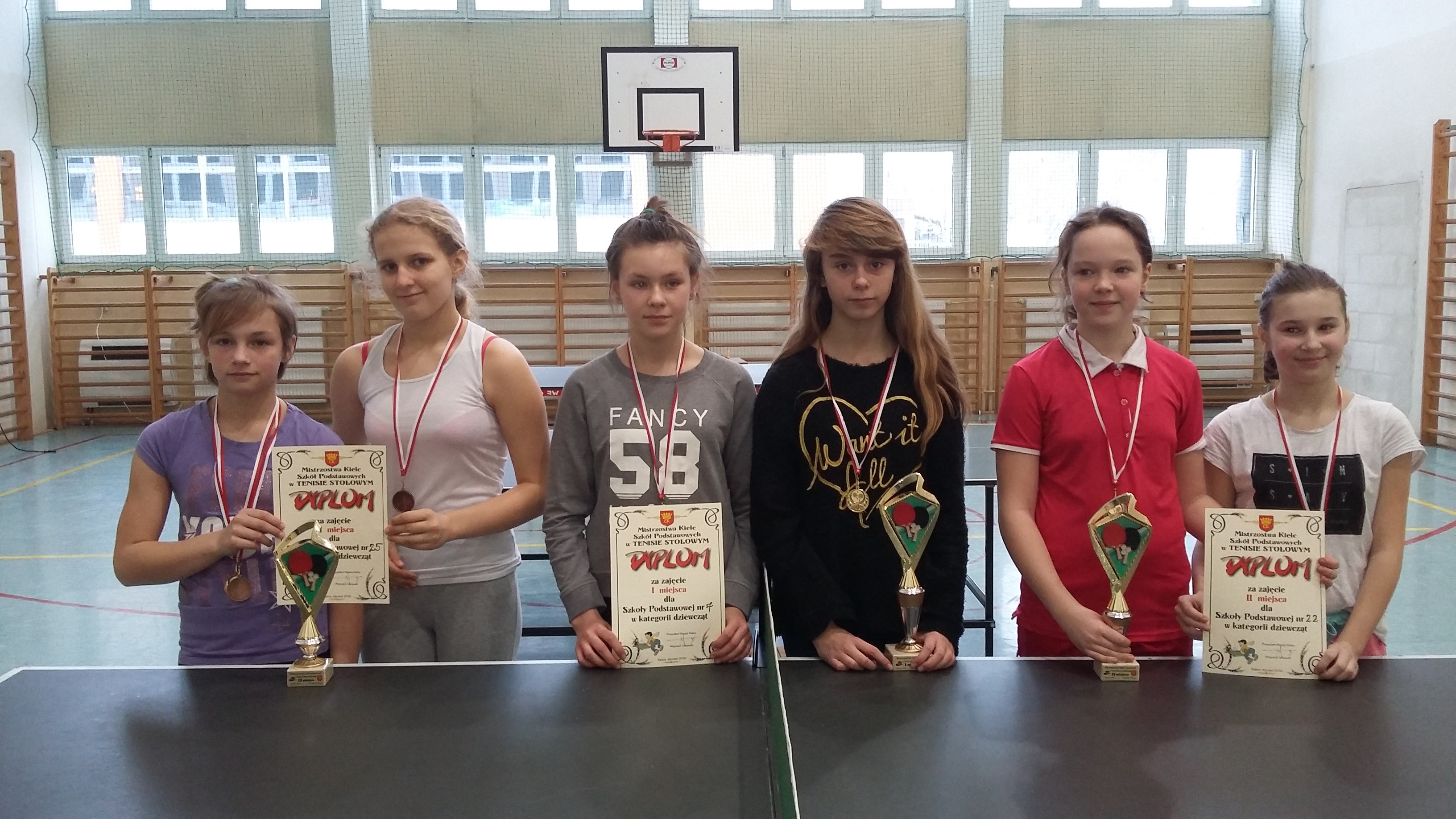 Dziewczyny na podium w tenisie stołowym! | SP 25 w Kielcach